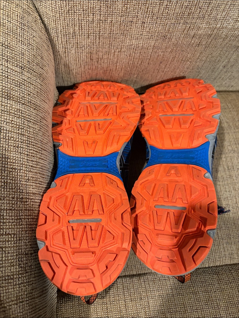 ASICS Gel like NEW running shoes 11.5 - Picture 3 of 6